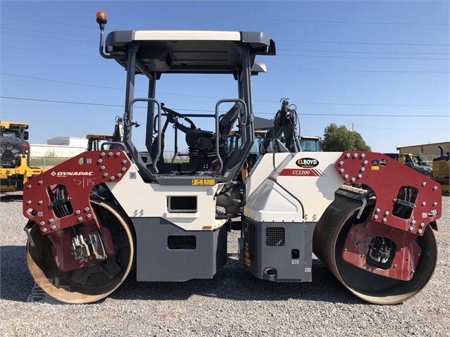 Аренда дорожного катка Dynapac CC2200