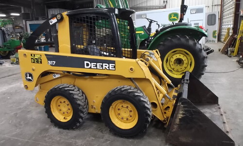 Аренда мини-погрузчика John Deere 317