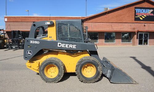 Аренда мини-погрузчика John Deere 328D